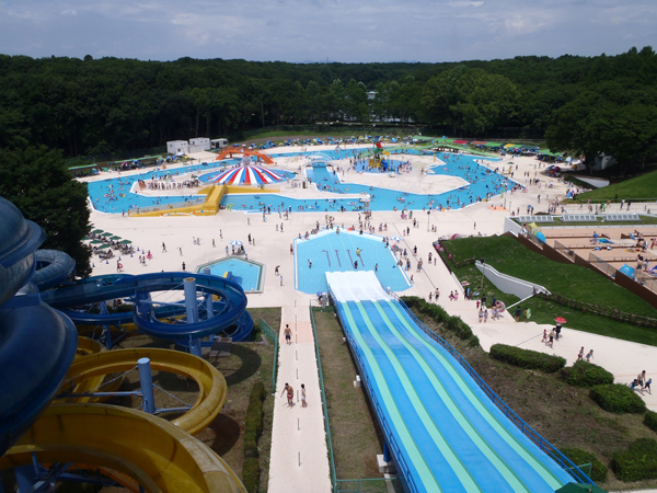 井頭公園一万人プール